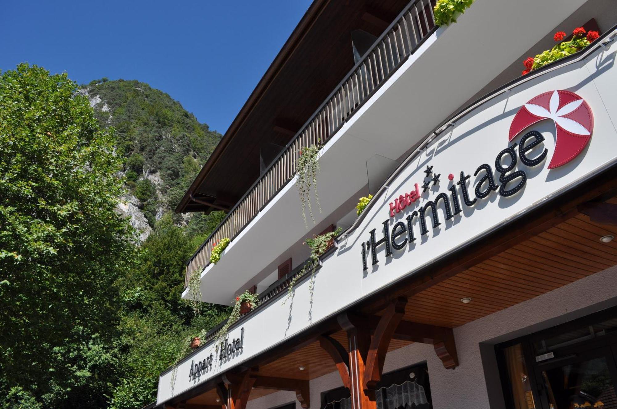 Hotel Et Appart'Hotel De L'Hermitage Thones Exterior photo